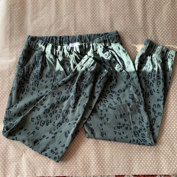 Bella Dahl Pants - bella dahl Olive Green Joggers with Black Leopard Print Size Large